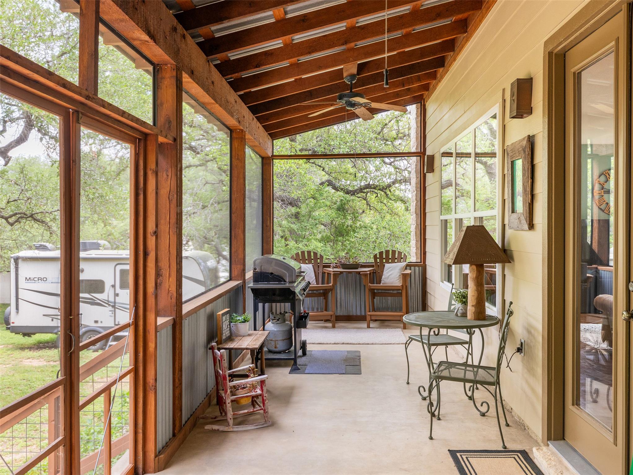 326 Lost Cove Dr, Spicewood, TX 78669