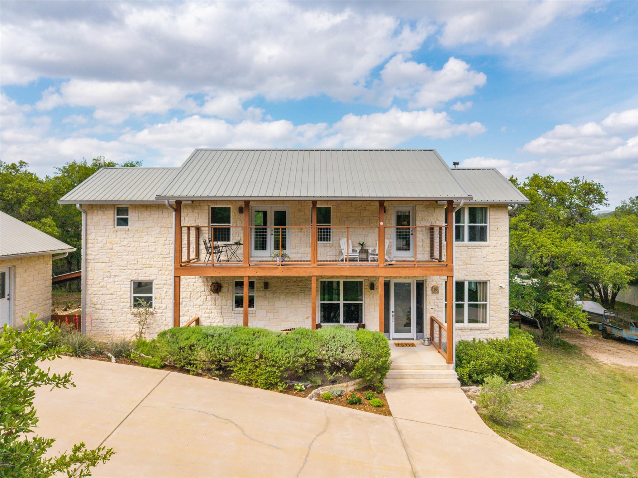 326 Lost Cove Dr, Spicewood, TX 78669