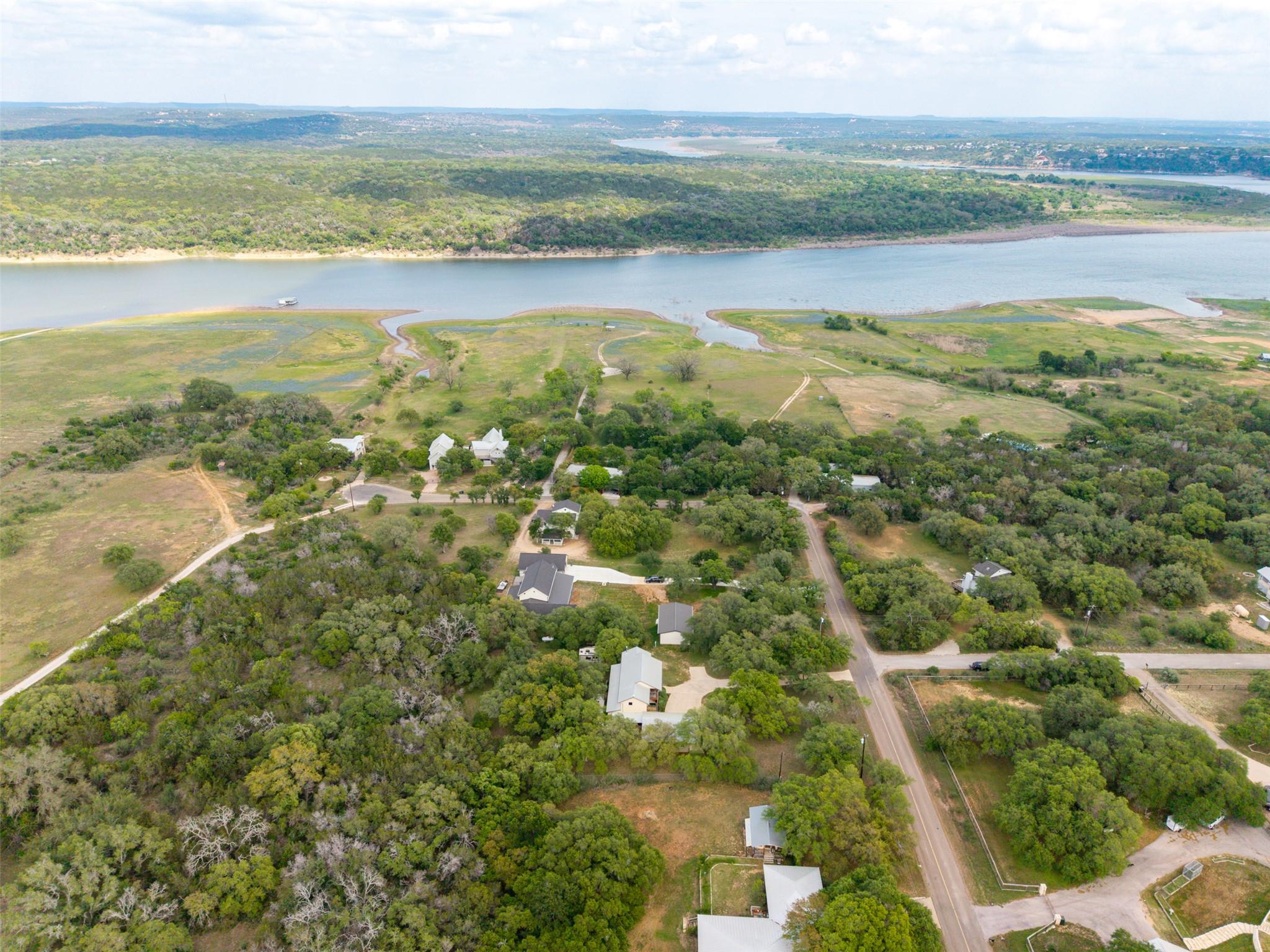 326 Lost Cove Dr, Spicewood, TX 78669