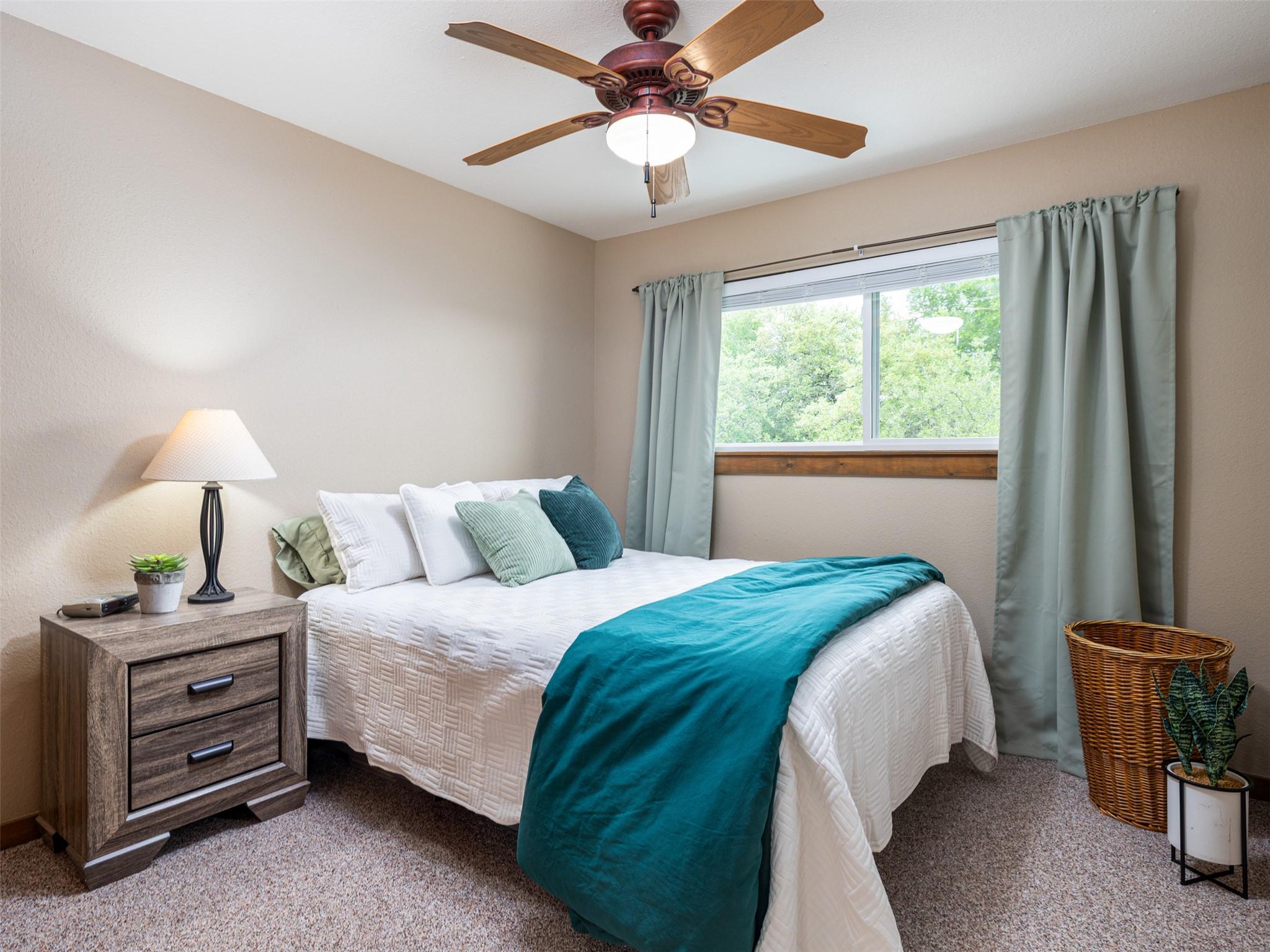 326 Lost Cove Dr, Spicewood, TX 78669