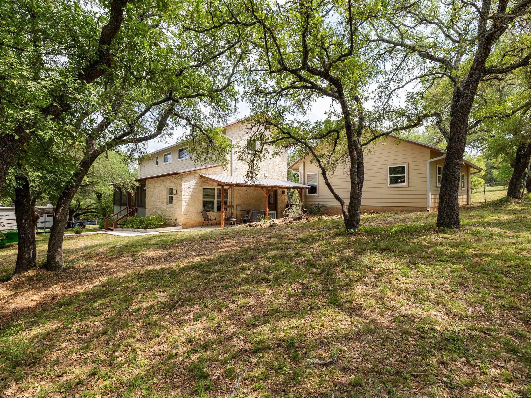 326 Lost Cove Dr, Spicewood, TX 78669