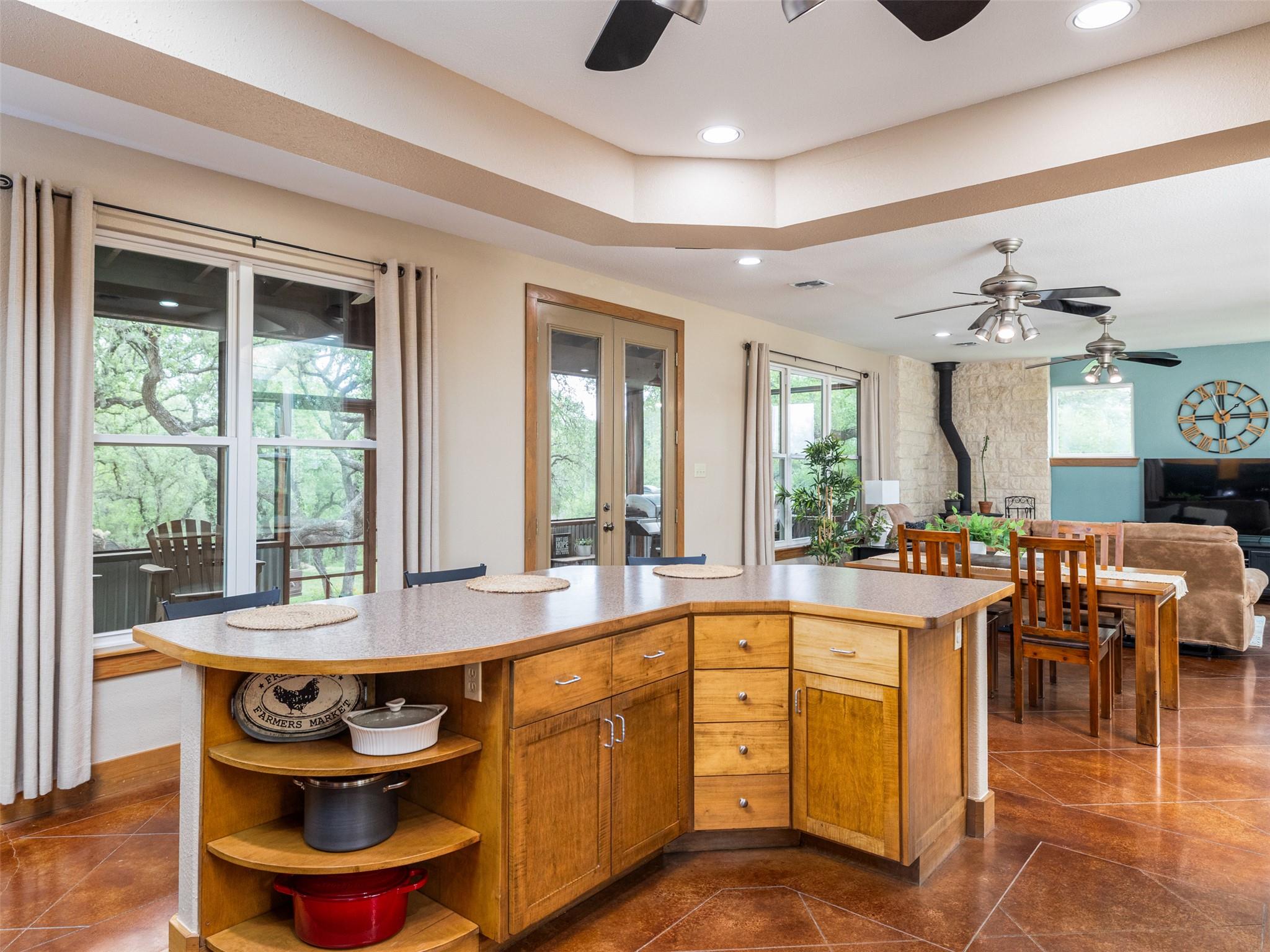 326 Lost Cove Dr, Spicewood, TX 78669