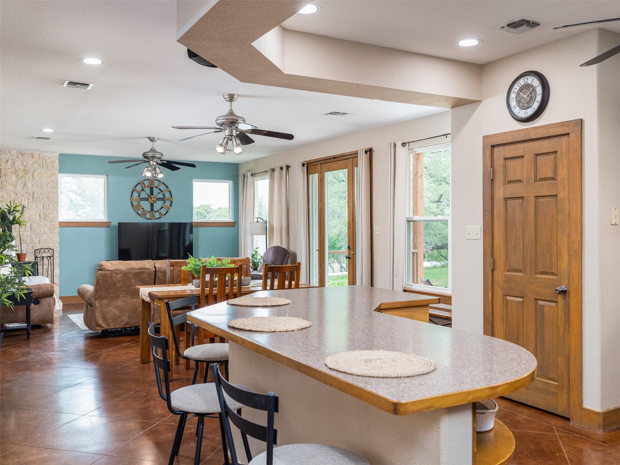 326 Lost Cove Dr, Spicewood, TX 78669