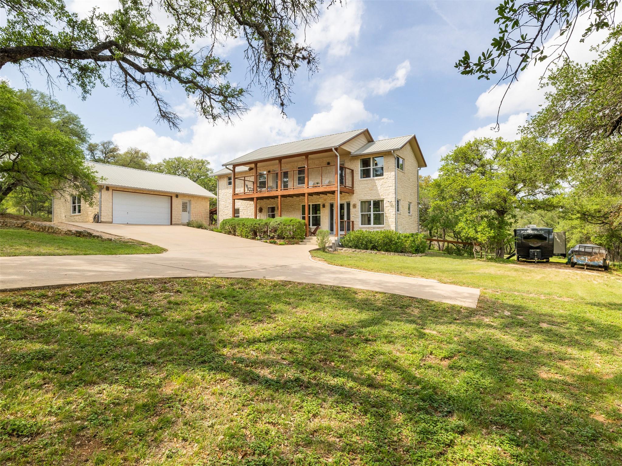326 Lost Cove Dr, Spicewood, TX 78669
