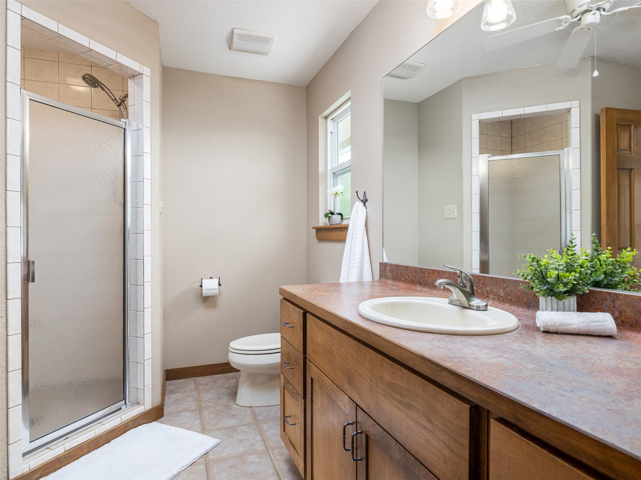 326 Lost Cove Dr, Spicewood, TX 78669