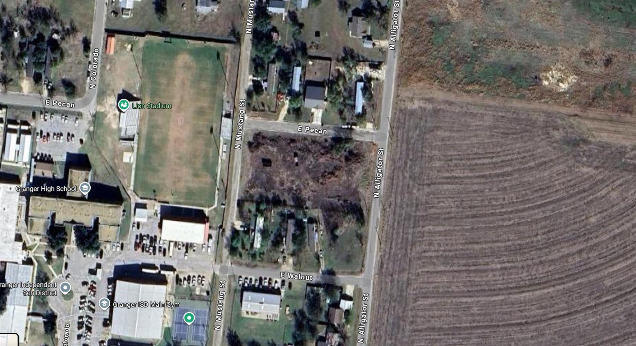 704 E Pecan St, Granger, TX 76530