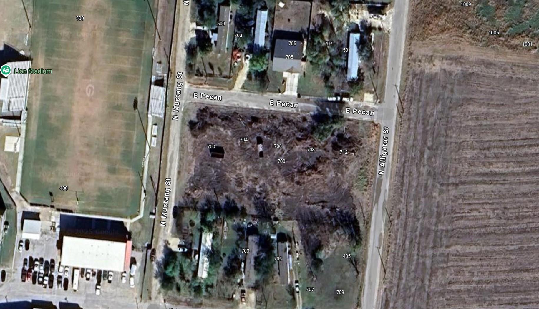 704 E Pecan St, Granger, TX 76530