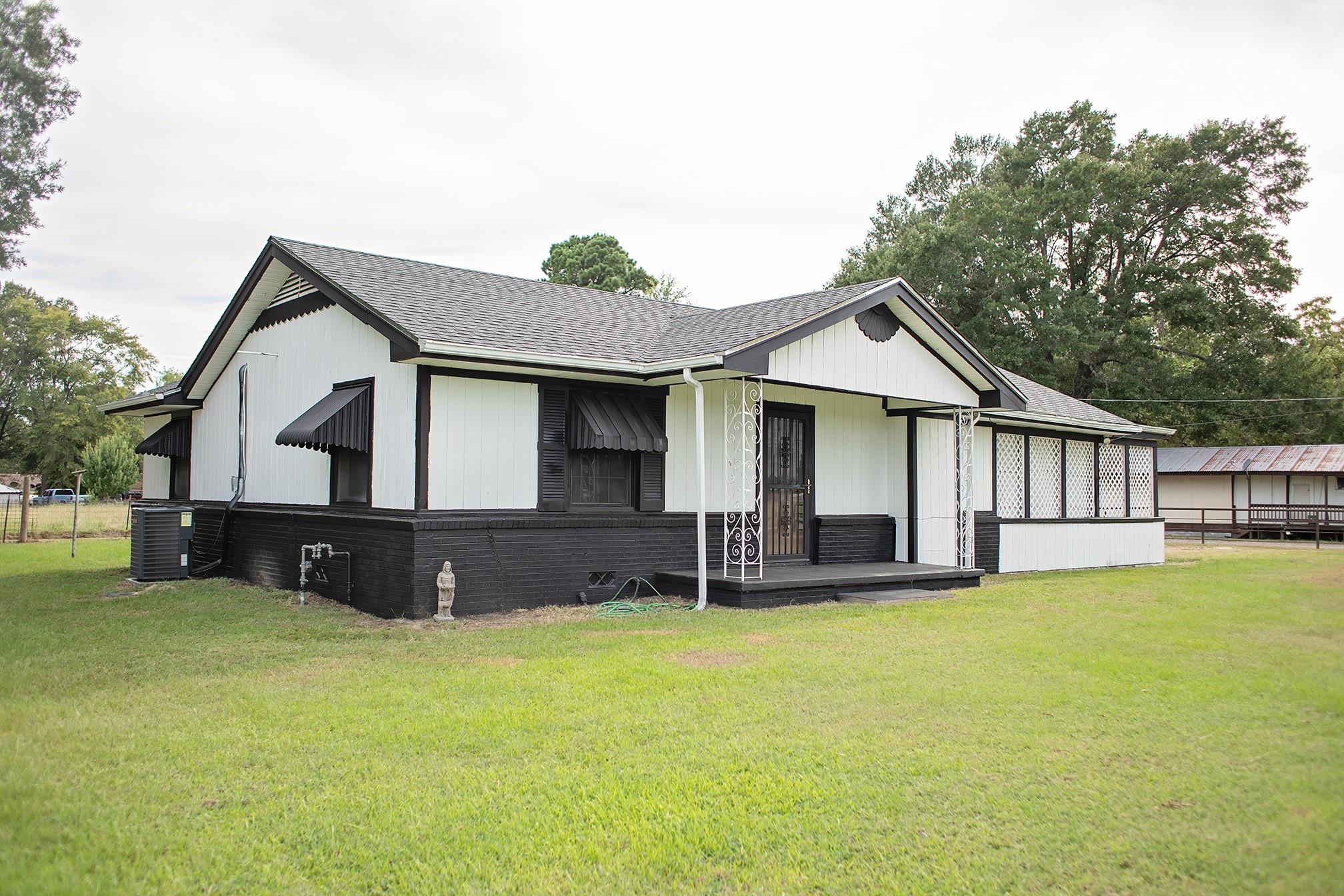 2109 E Goliad Ave, Crockett, TX 75835