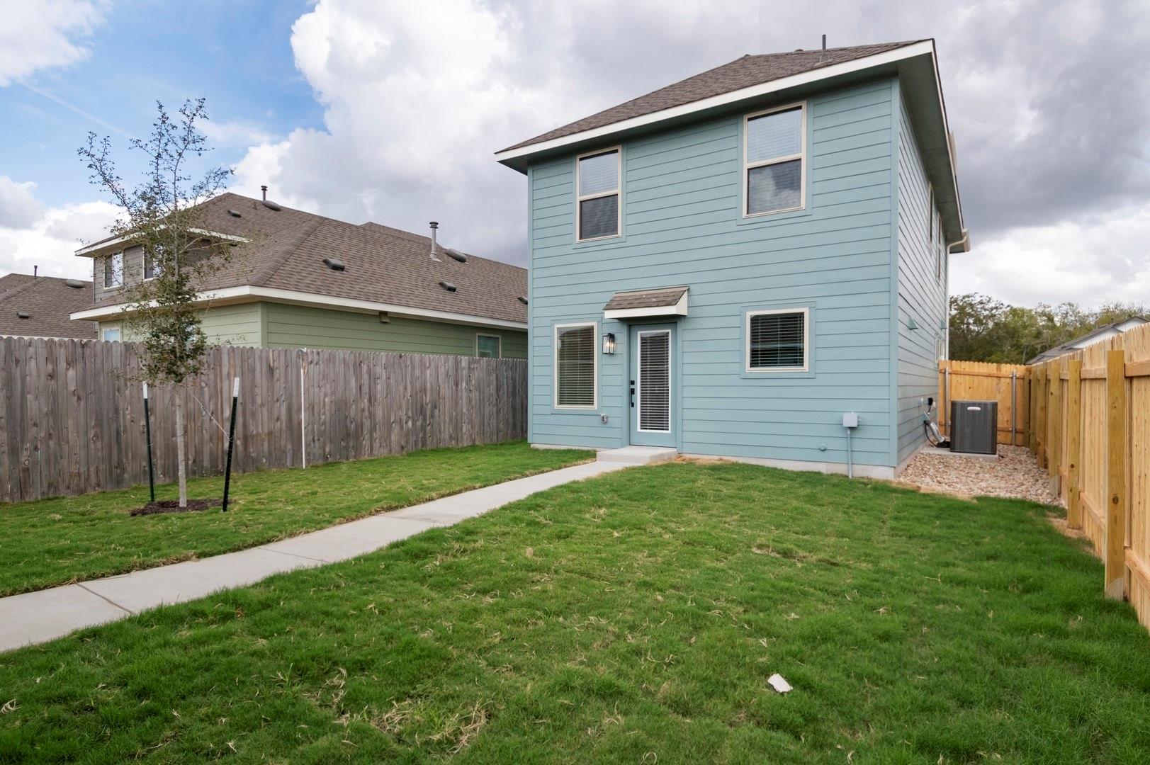 2752 Brand Iron Dr, San Marcos, TX 78666