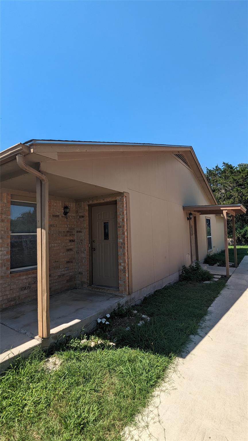 1300 N Bishop St, San Marcos, TX 78666