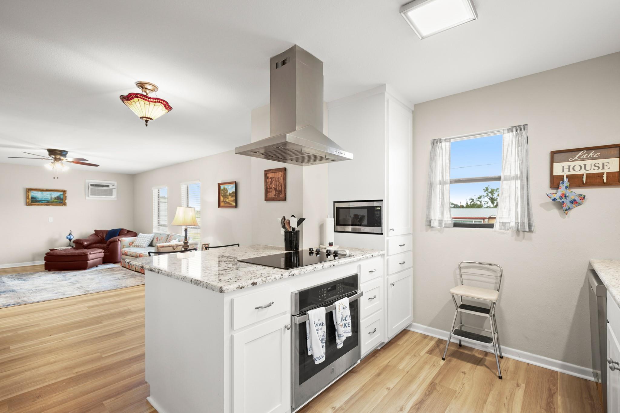 210 Striper Haven Ln, Buchanan Dam, TX 78609