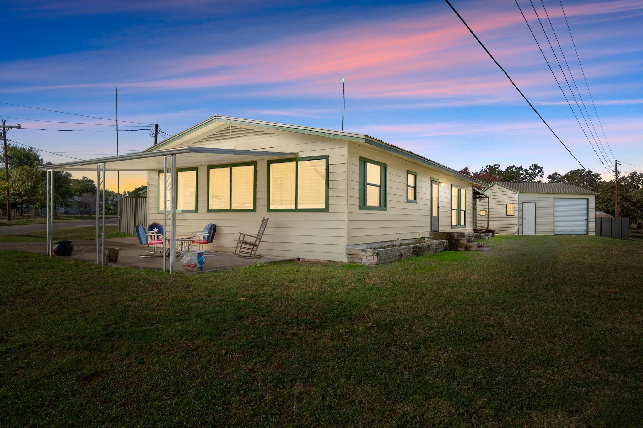 210 Striper Haven Ln, Buchanan Dam, TX 78609