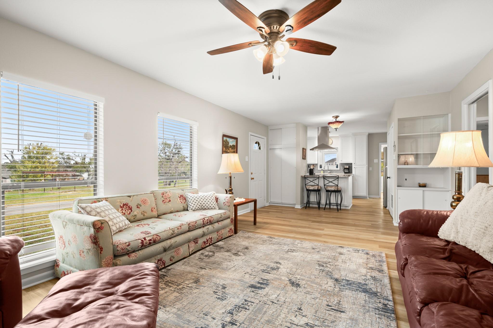 210 Striper Haven Ln, Buchanan Dam, TX 78609