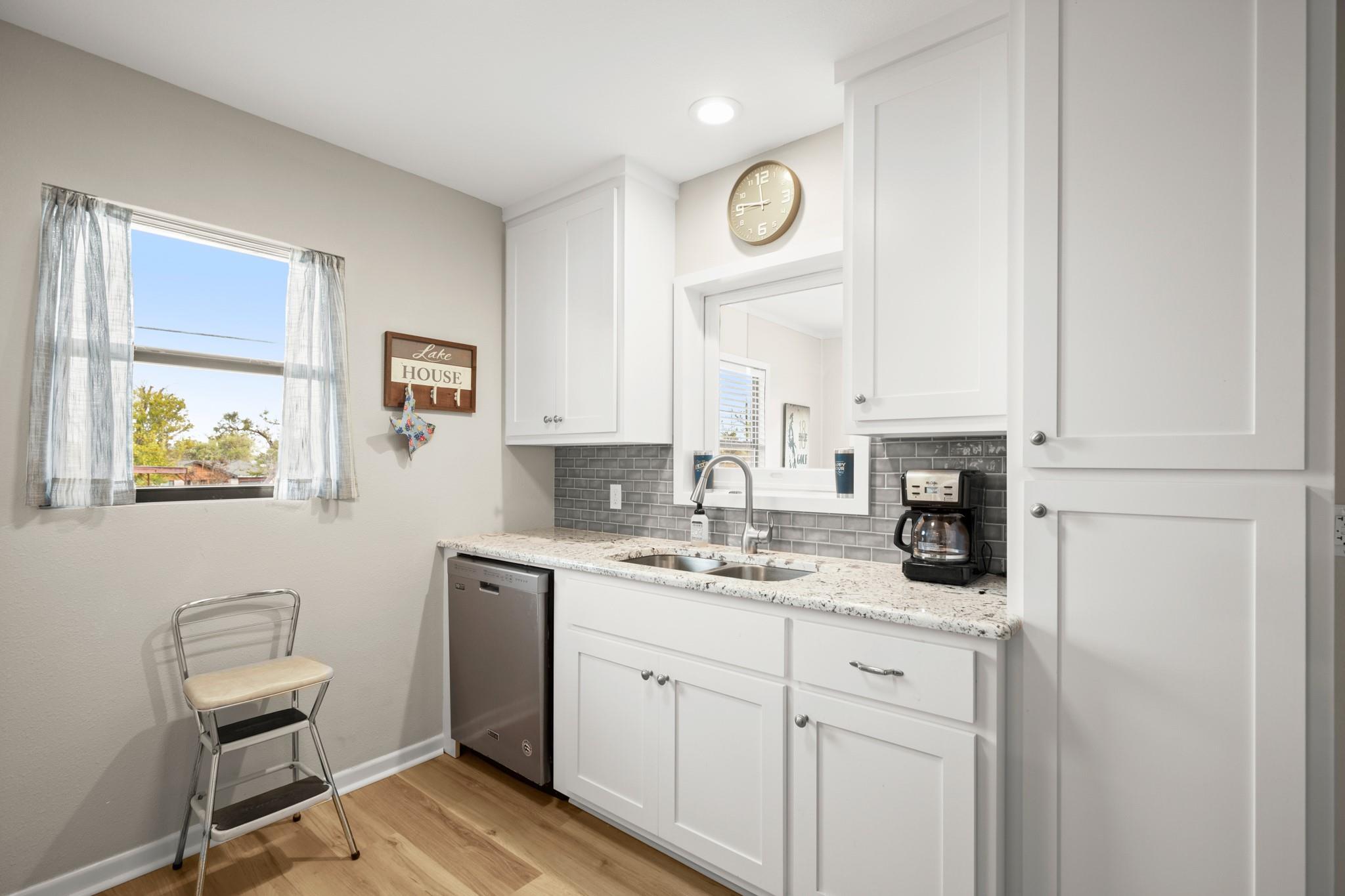 210 Striper Haven Ln, Buchanan Dam, TX 78609