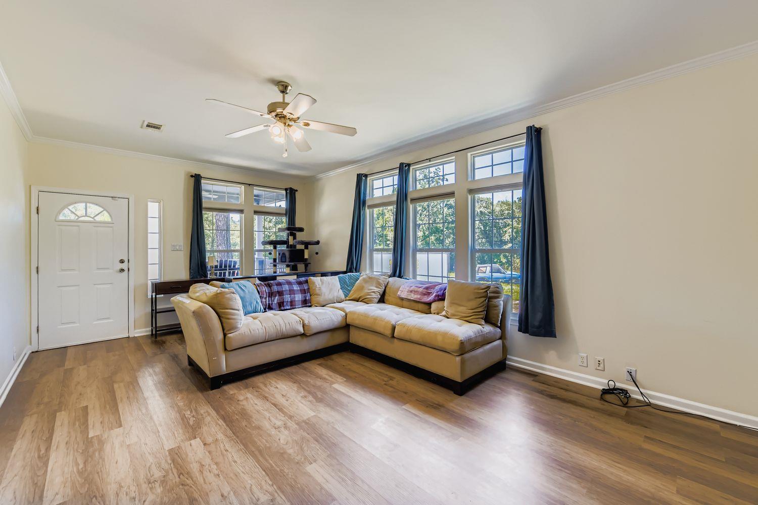 260 Dickerson Ln, Elgin, TX 78621