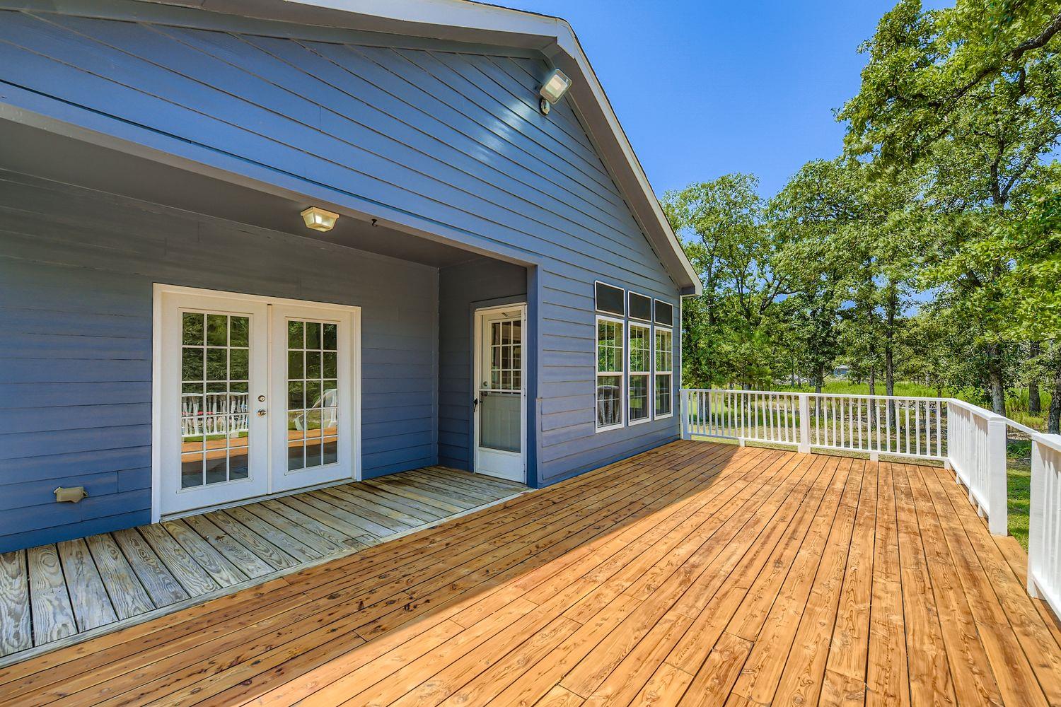 260 Dickerson Ln, Elgin, TX 78621