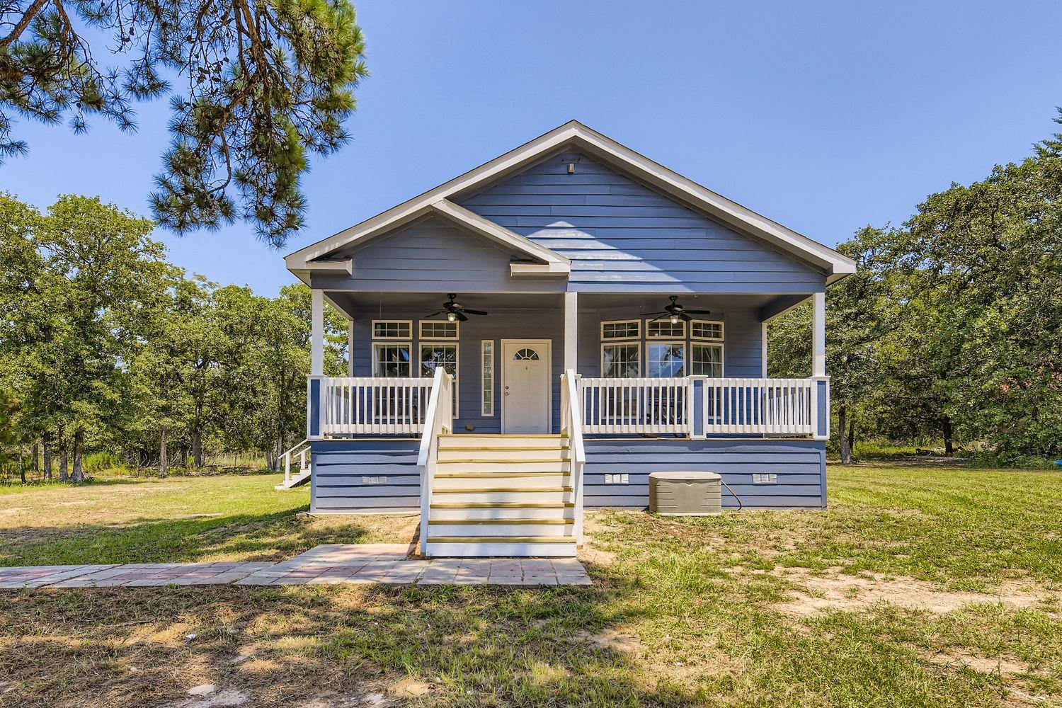 260 Dickerson Ln, Elgin, TX 78621