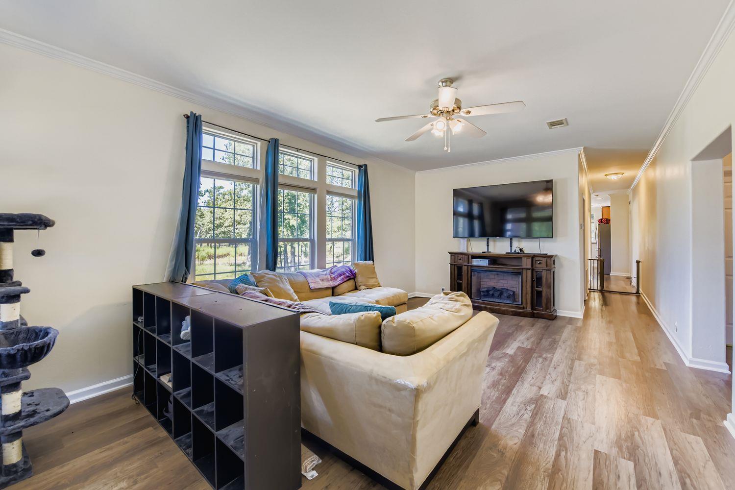 260 Dickerson Ln, Elgin, TX 78621