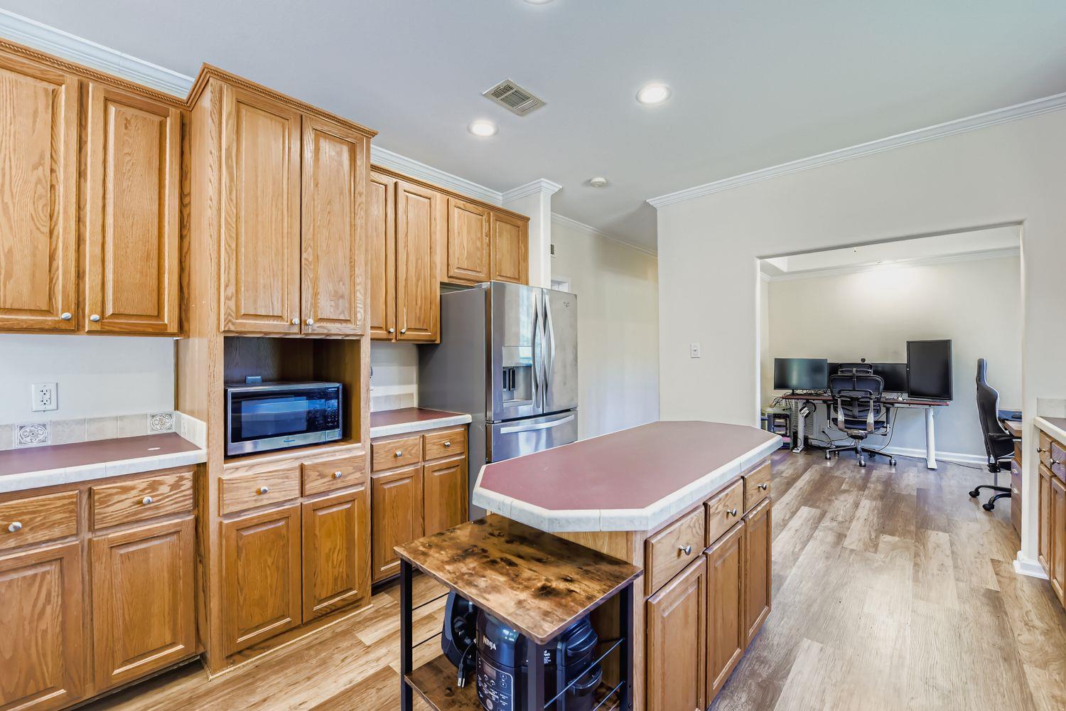 260 Dickerson Ln, Elgin, TX 78621