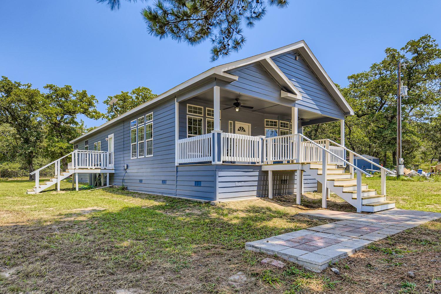 260 Dickerson Ln, Elgin, TX 78621