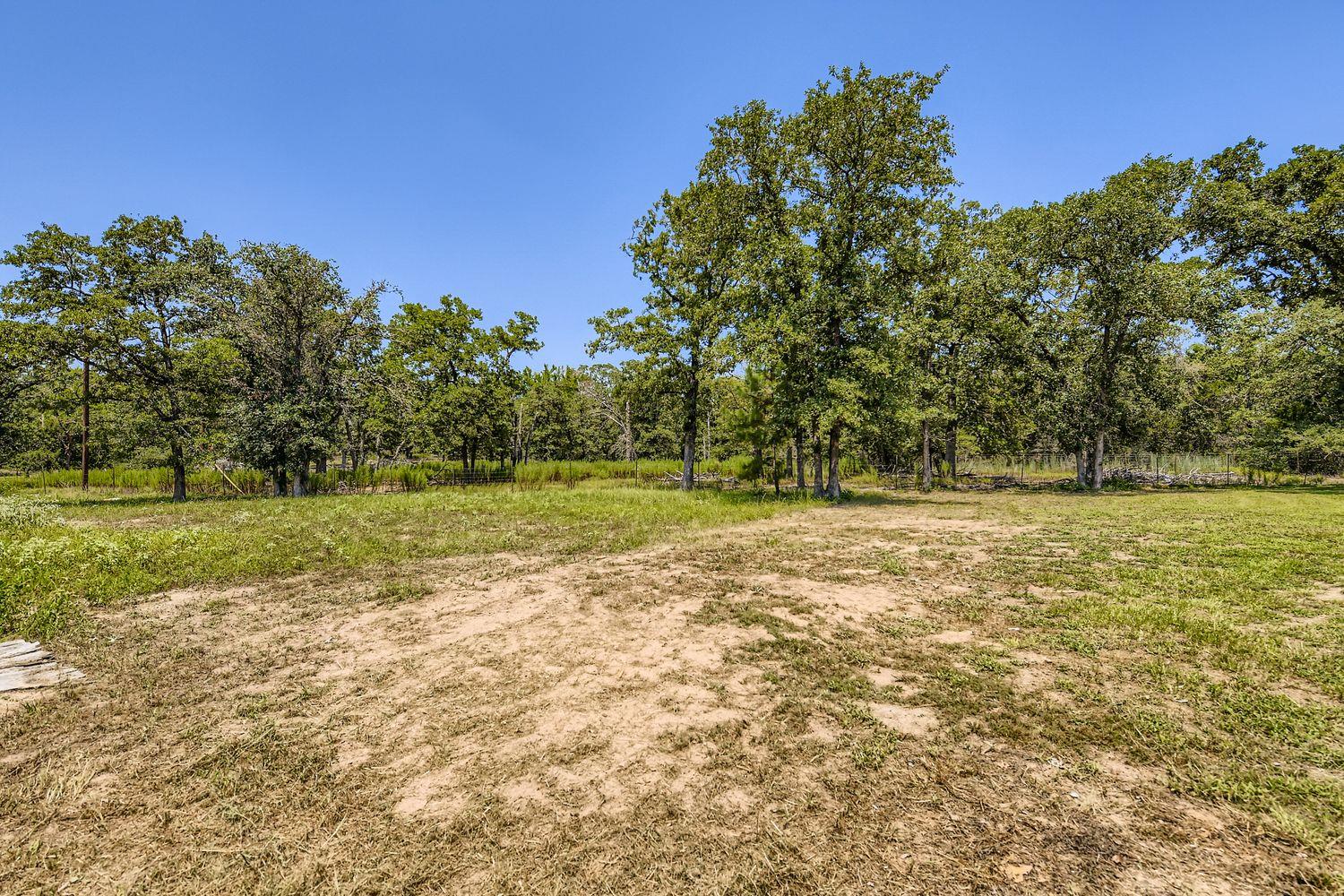 260 Dickerson Ln, Elgin, TX 78621