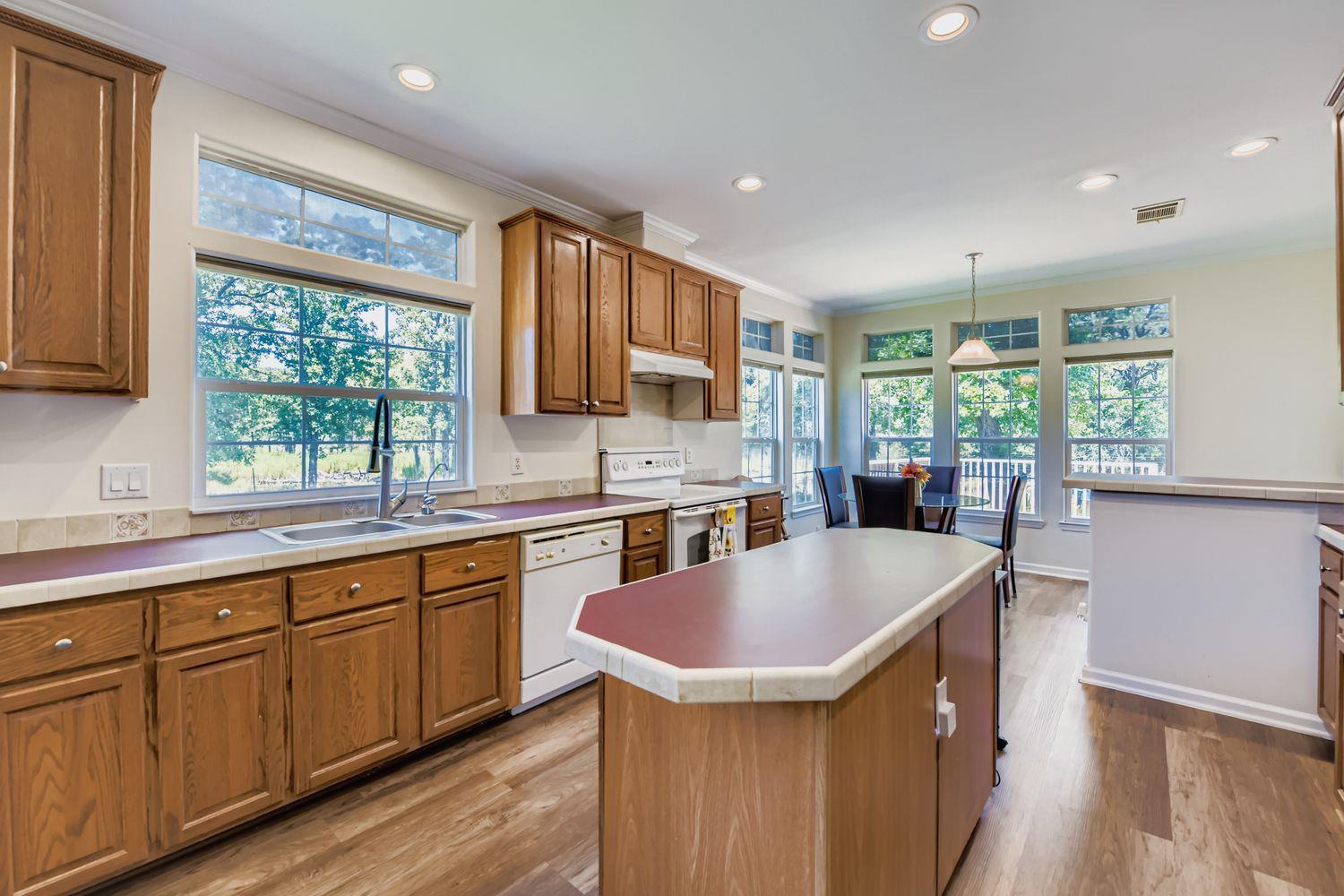 260 Dickerson Ln, Elgin, TX 78621