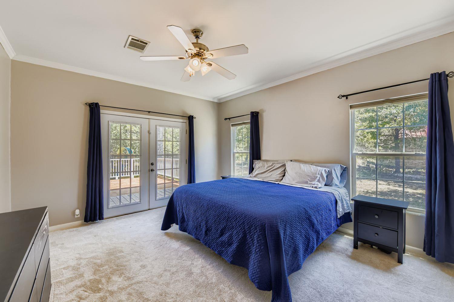 260 Dickerson Ln, Elgin, TX 78621