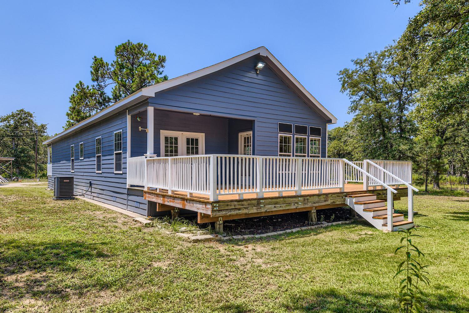 260 Dickerson Ln, Elgin, TX 78621