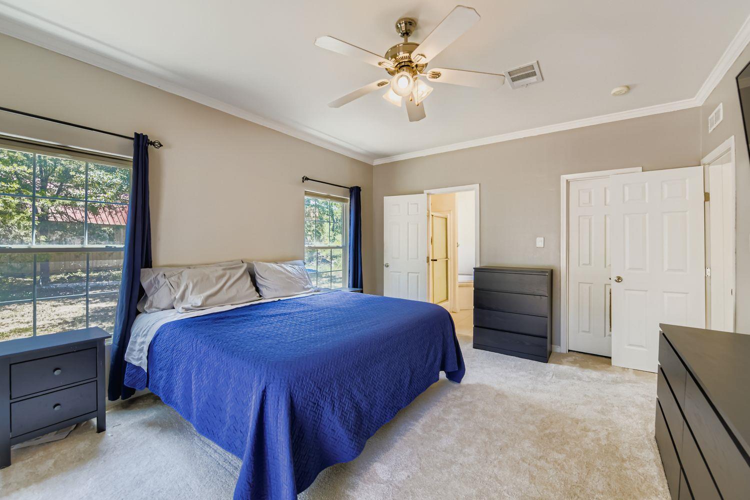 260 Dickerson Ln, Elgin, TX 78621