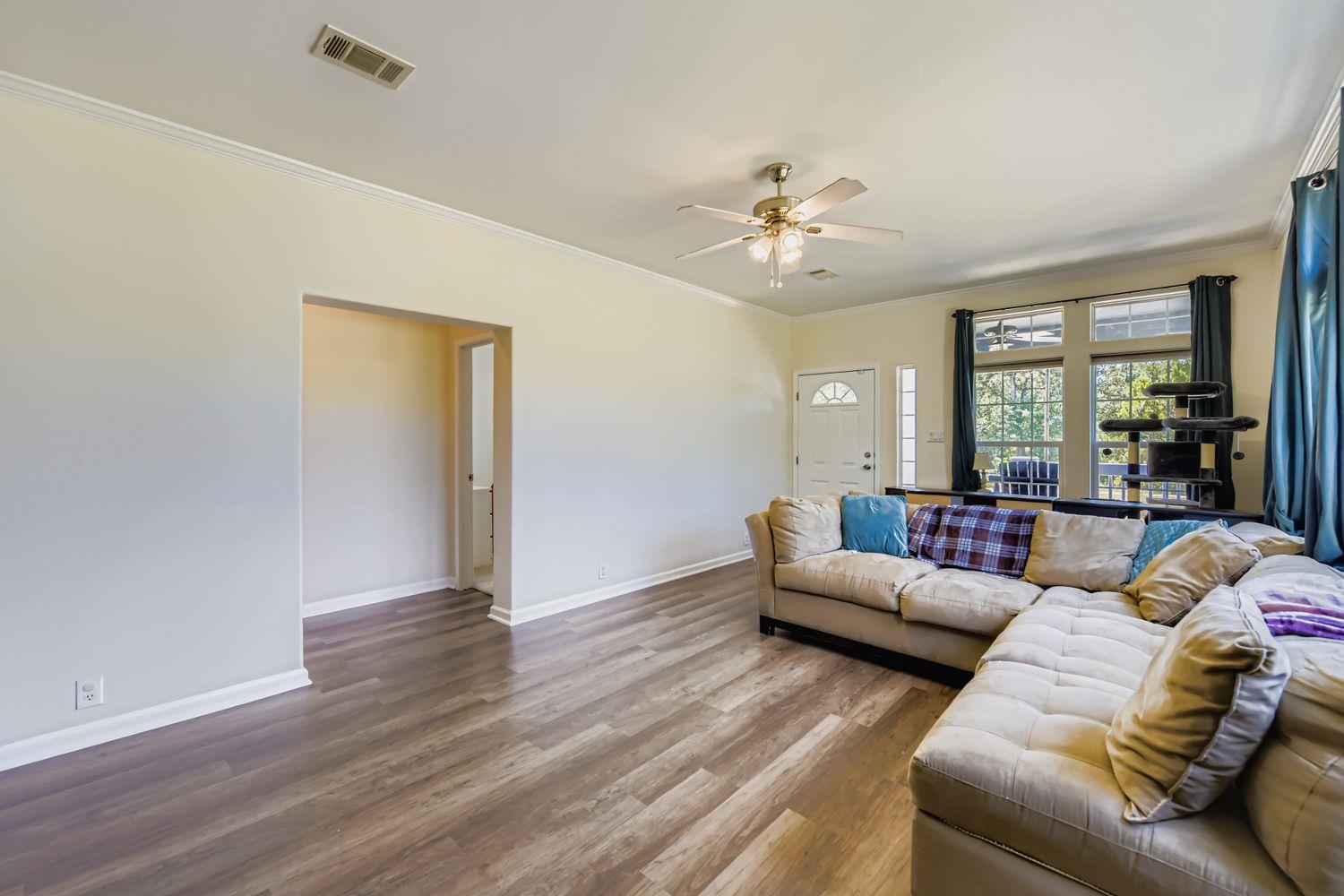 260 Dickerson Ln, Elgin, TX 78621