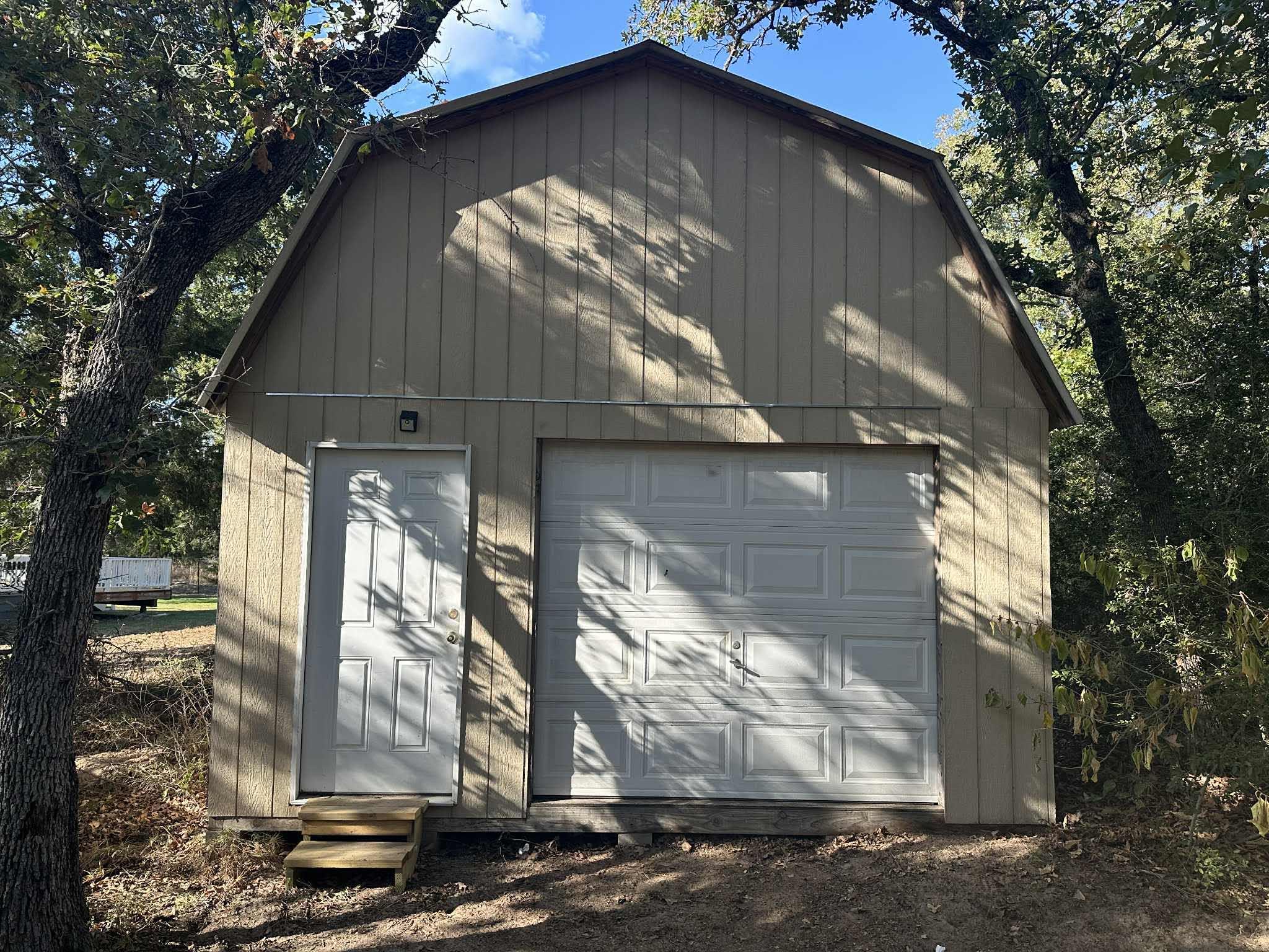 260 Dickerson Ln, Elgin, TX 78621