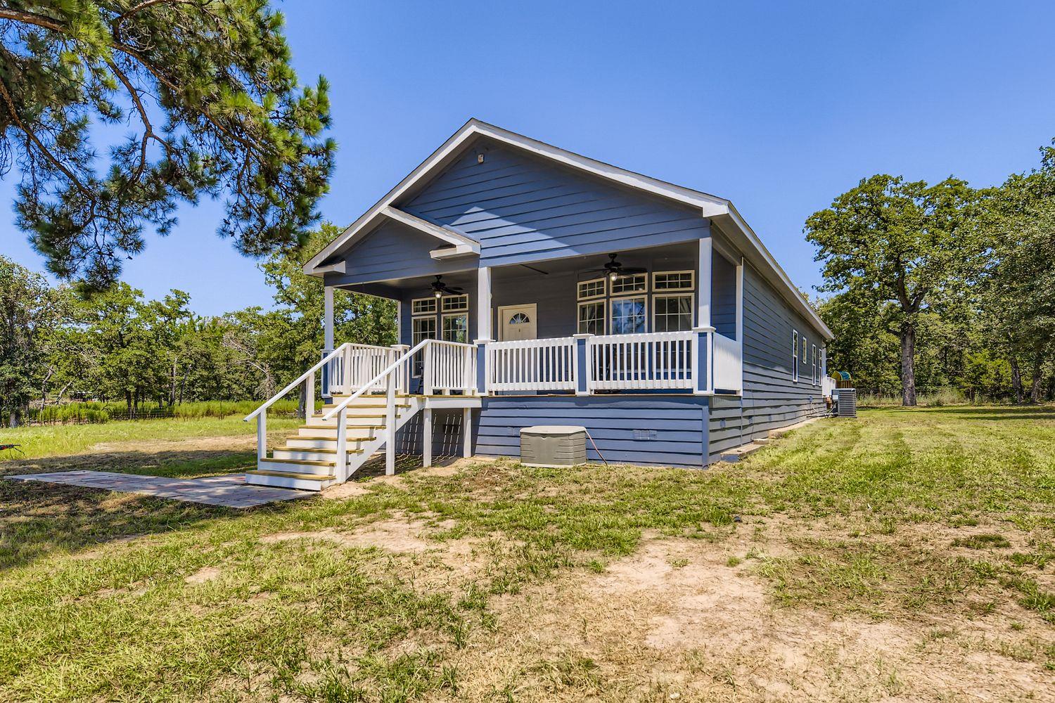 260 Dickerson Ln, Elgin, TX 78621