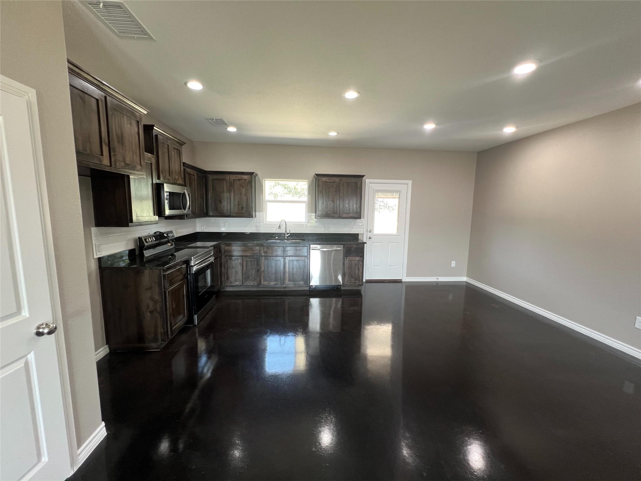 1218 Stone Valley Dr, Lampasas, TX 76550