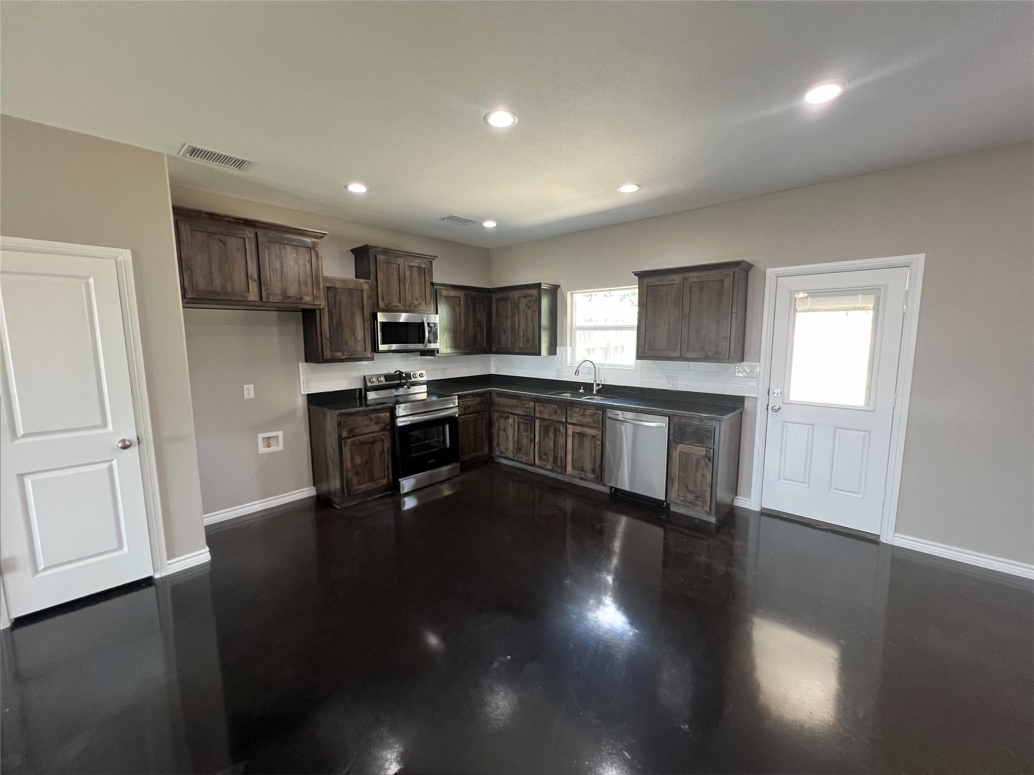 1218 Stone Valley Dr, Lampasas, TX 76550