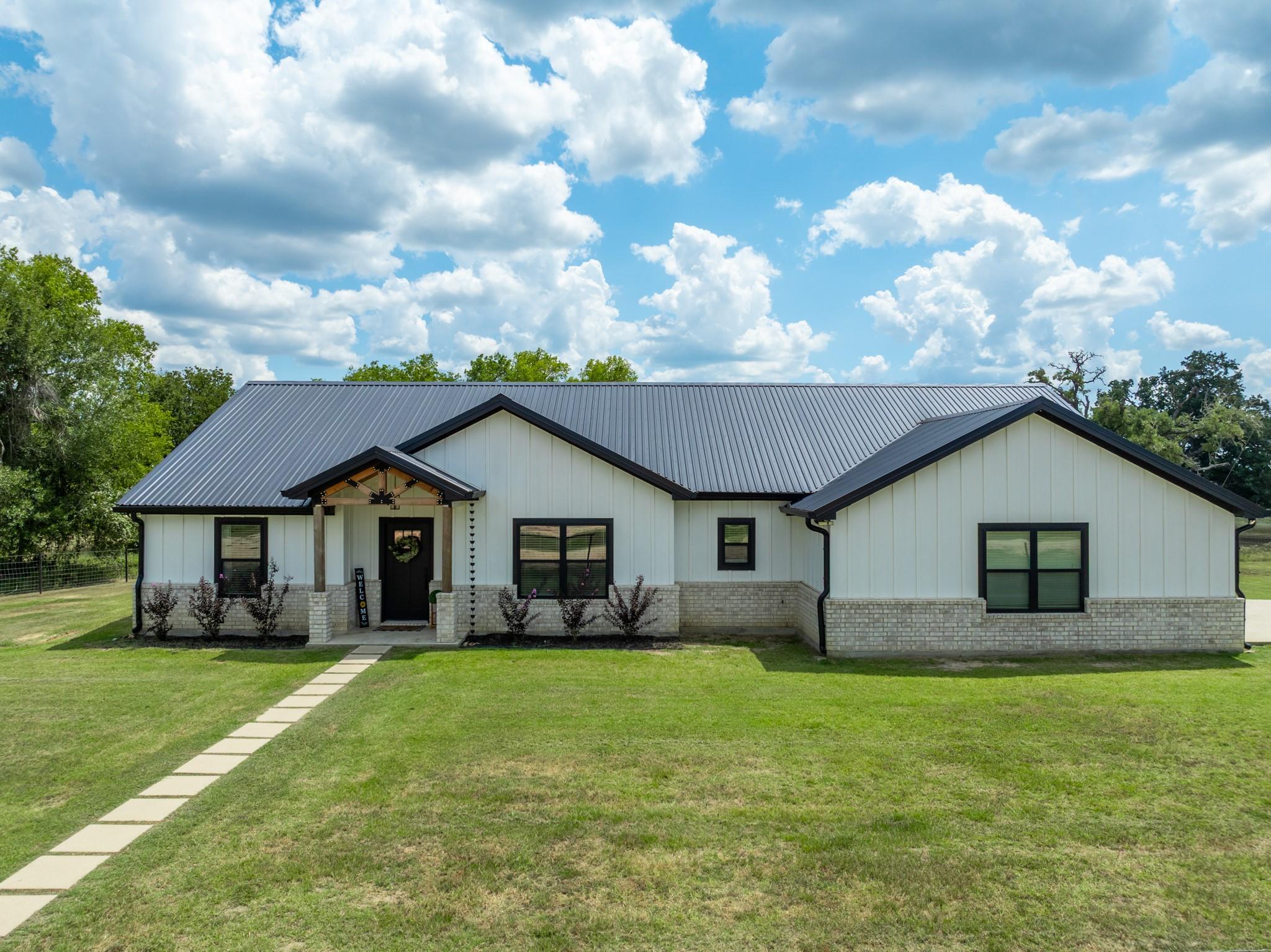 850 County Road 322, Rockdale, TX 76567