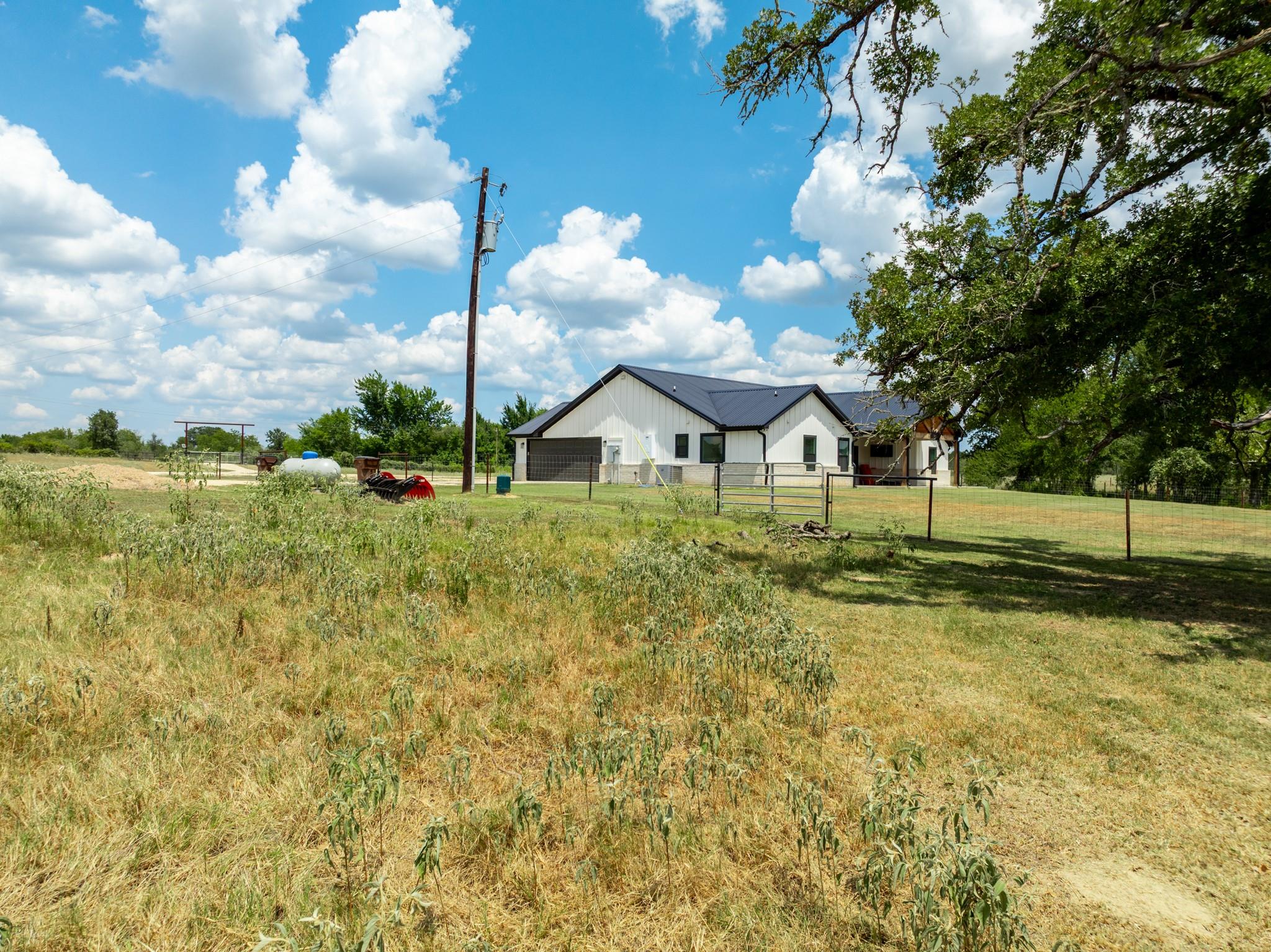 850 County Road 322, Rockdale, TX 76567
