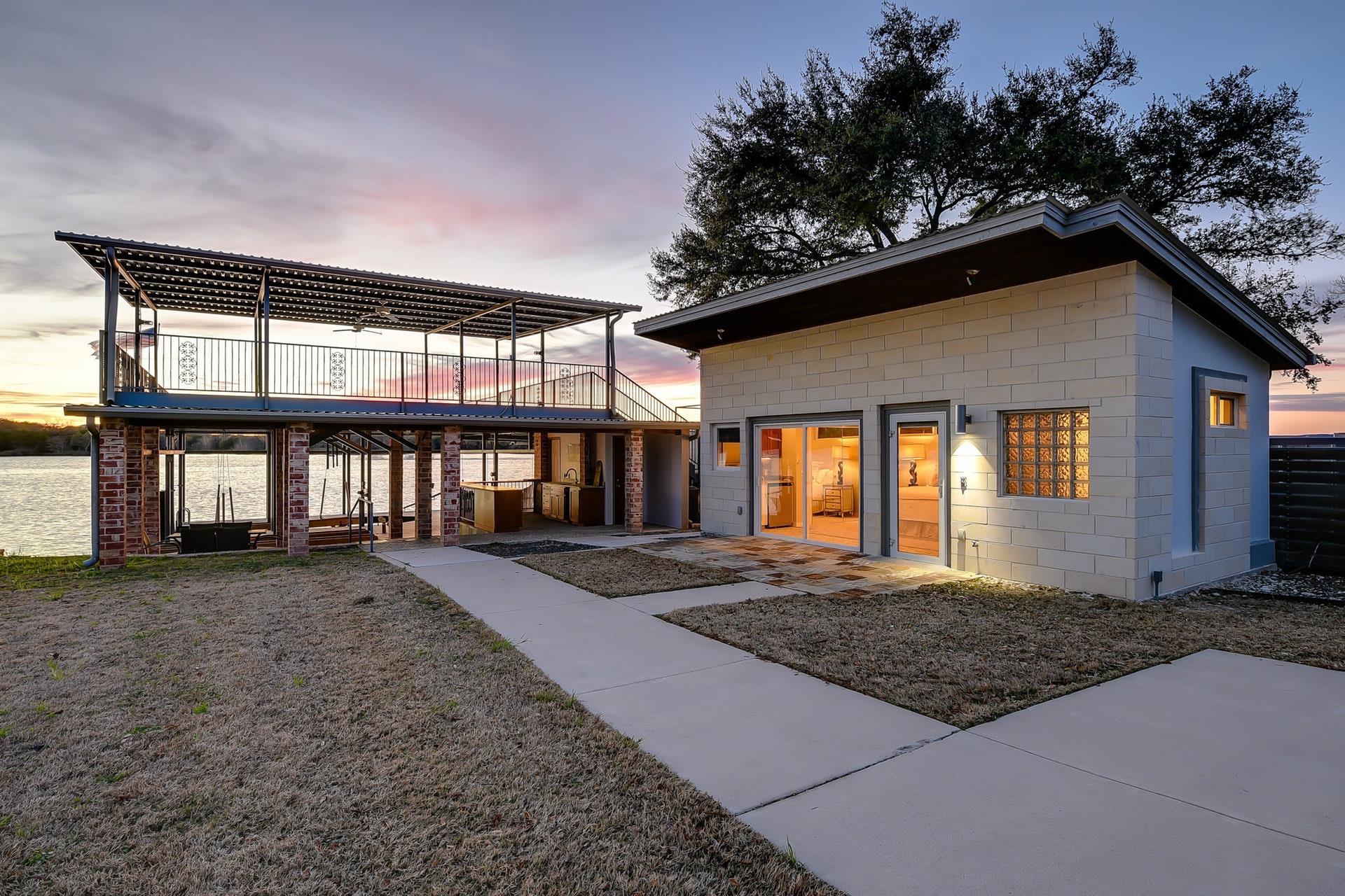 1004 Circle Dr, Kingsland, TX 78639