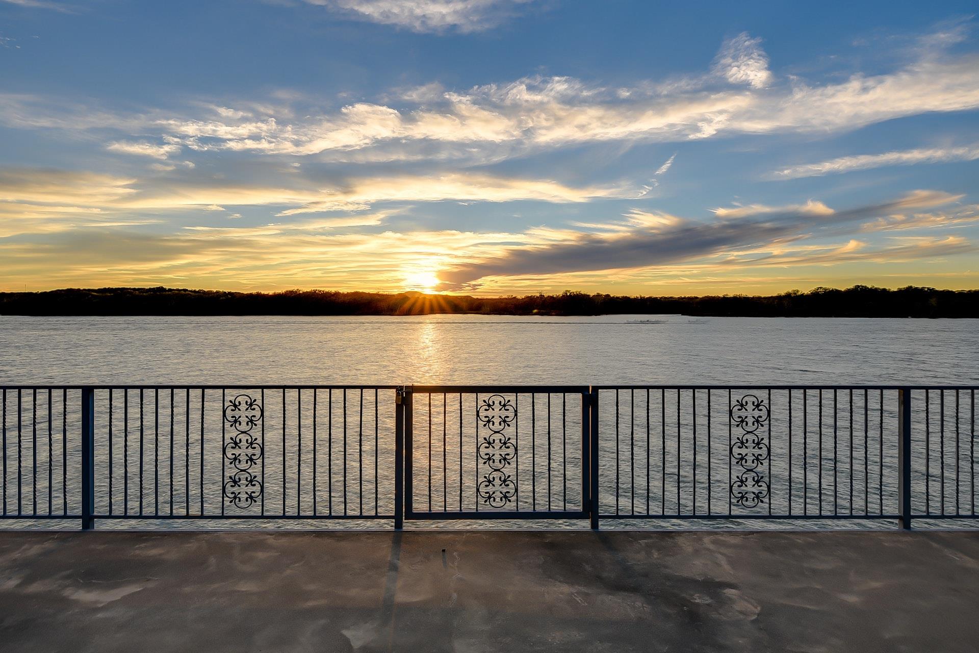 1004 Circle Dr, Kingsland, TX 78639