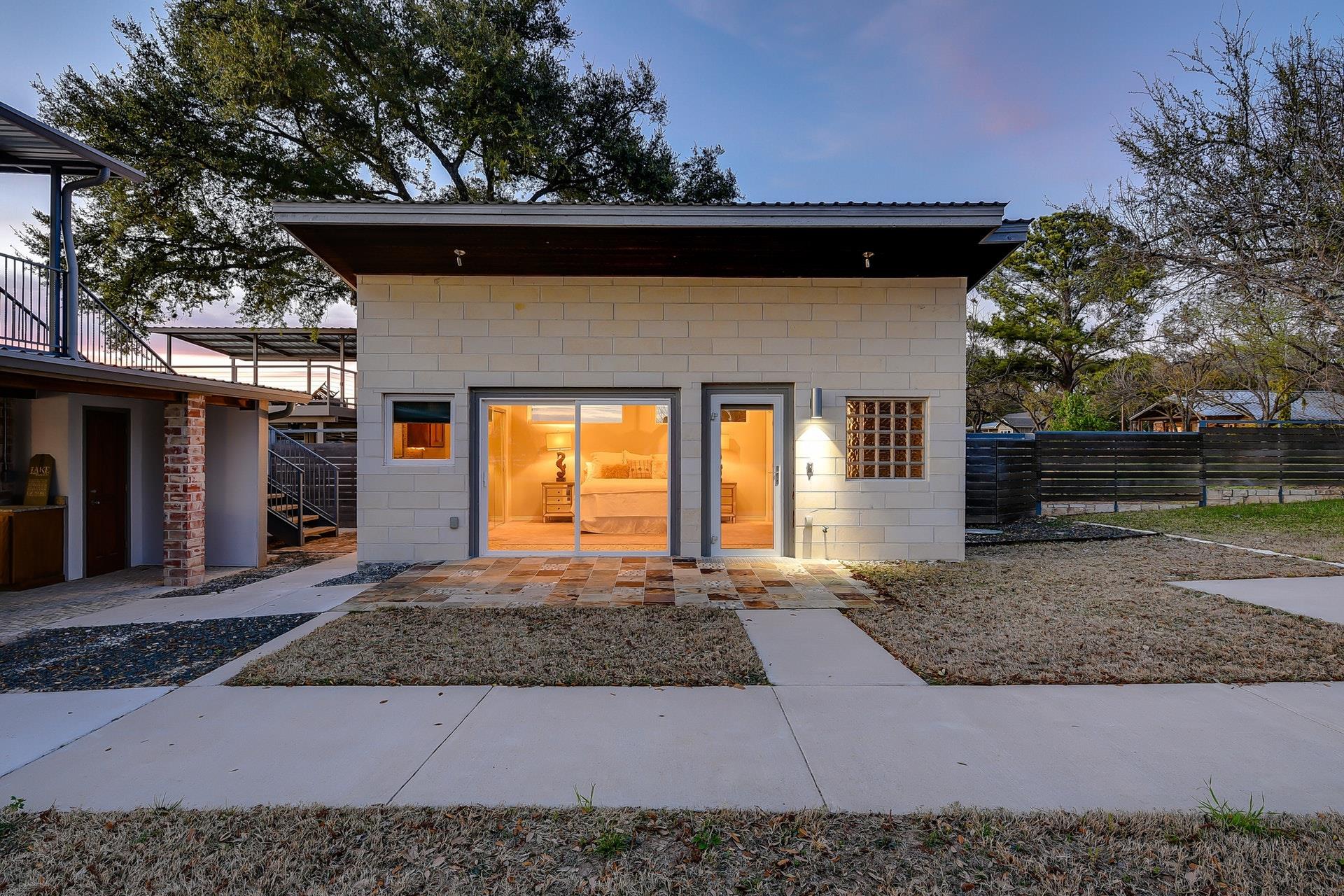 1004 Circle Dr, Kingsland, TX 78639