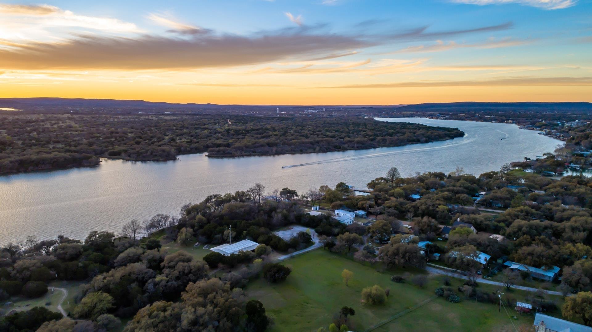 1004 Circle Dr, Kingsland, TX 78639