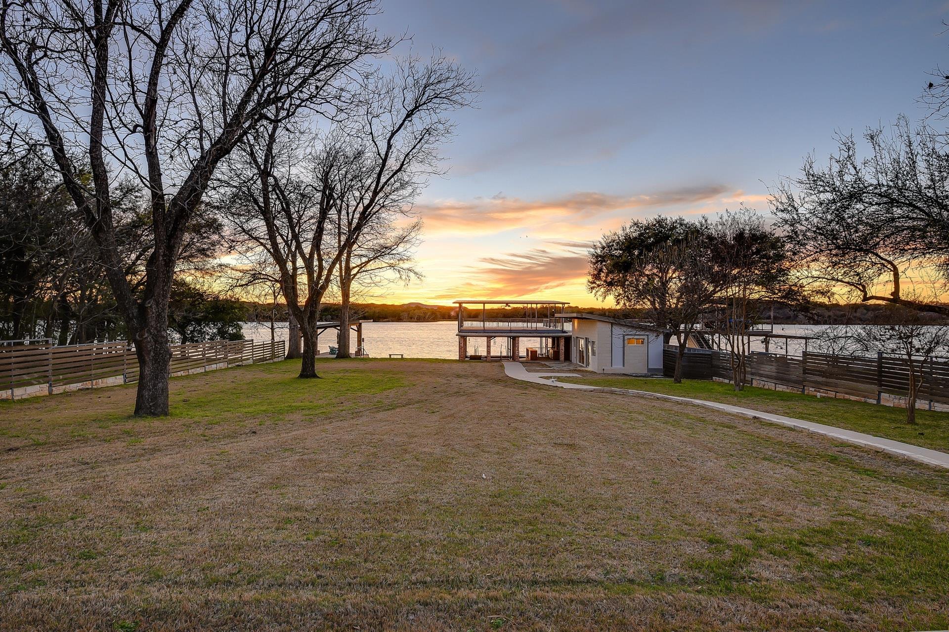 1004 Circle Dr, Kingsland, TX 78639
