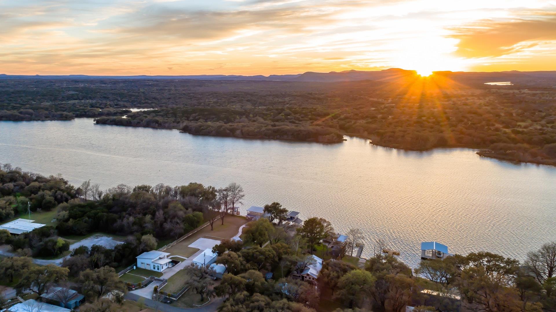 1004 Circle Dr, Kingsland, TX 78639