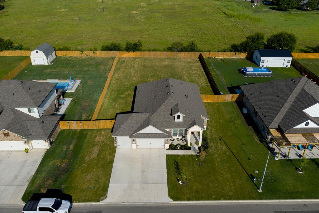 213 Gauge Rd, Thorndale, TX 76577