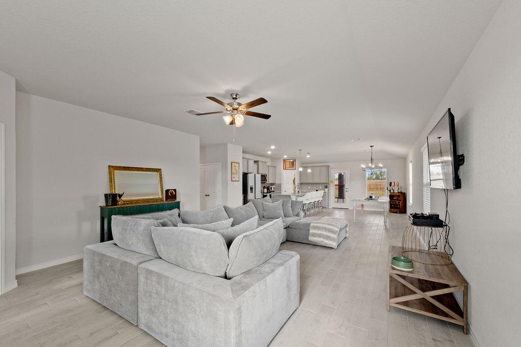 213 Gauge Rd, Thorndale, TX 76577