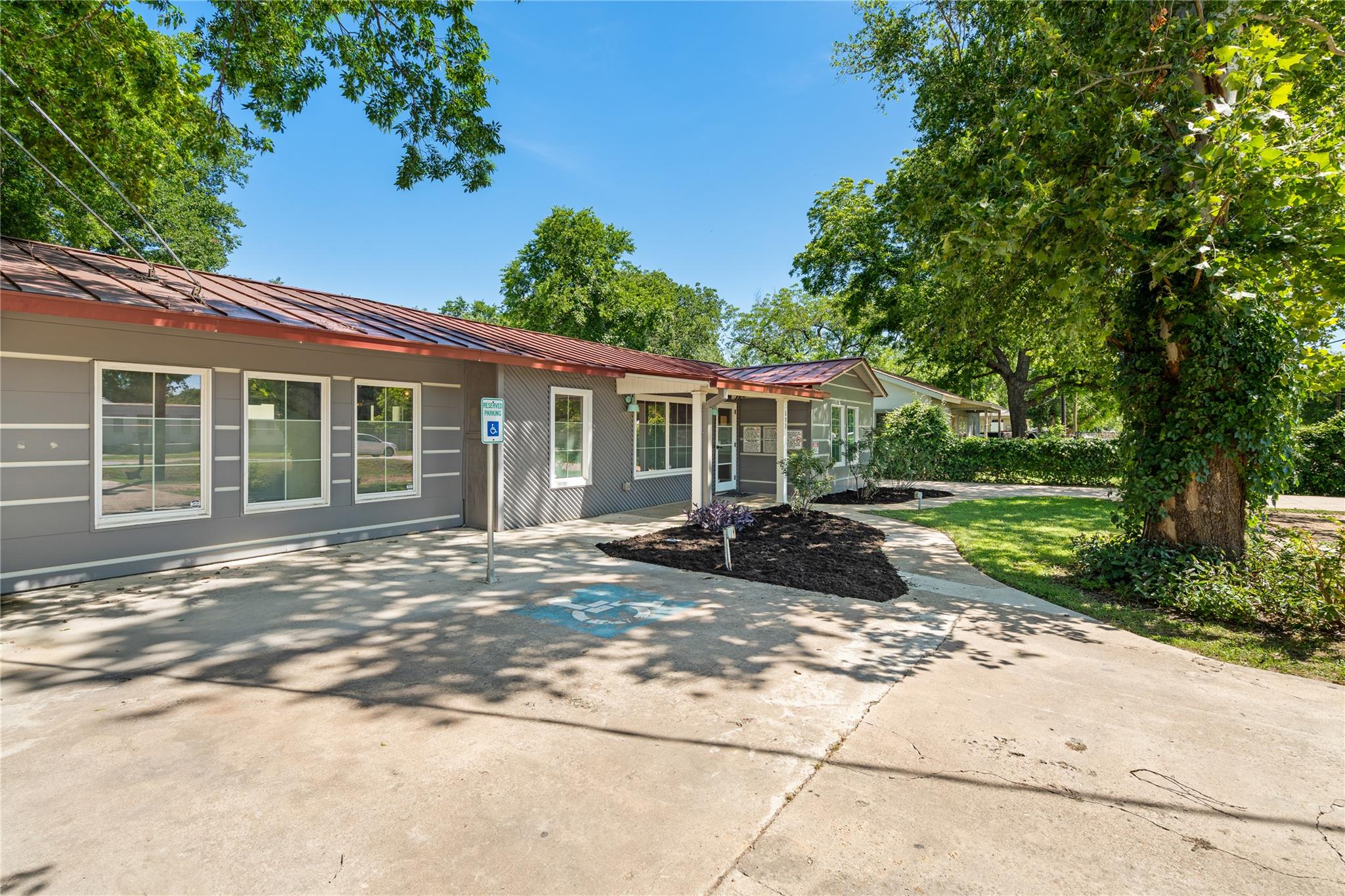 502 Thompson Ln, Austin, TX 78742