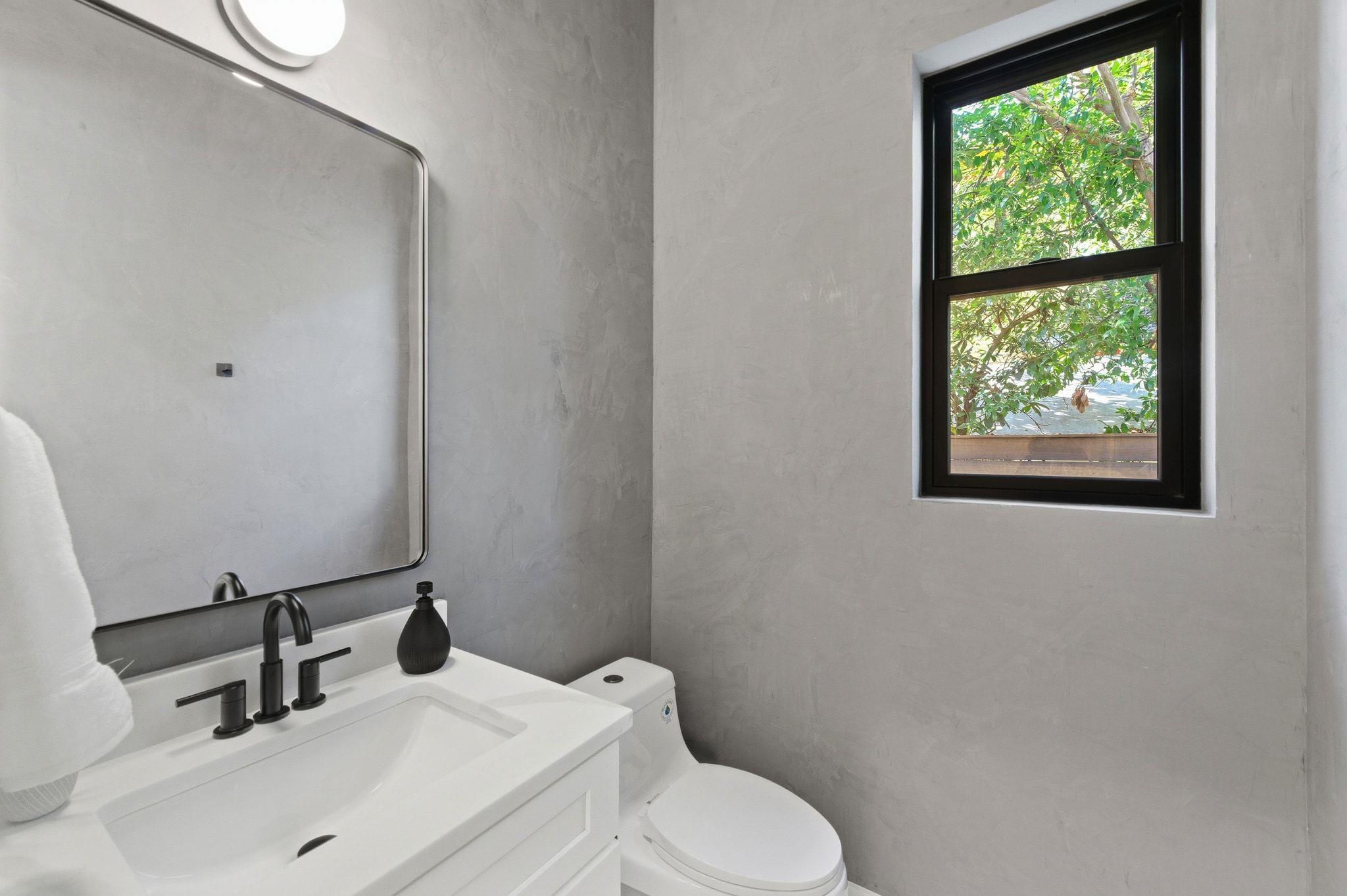 711 Kinney Ave, Austin, TX 78704