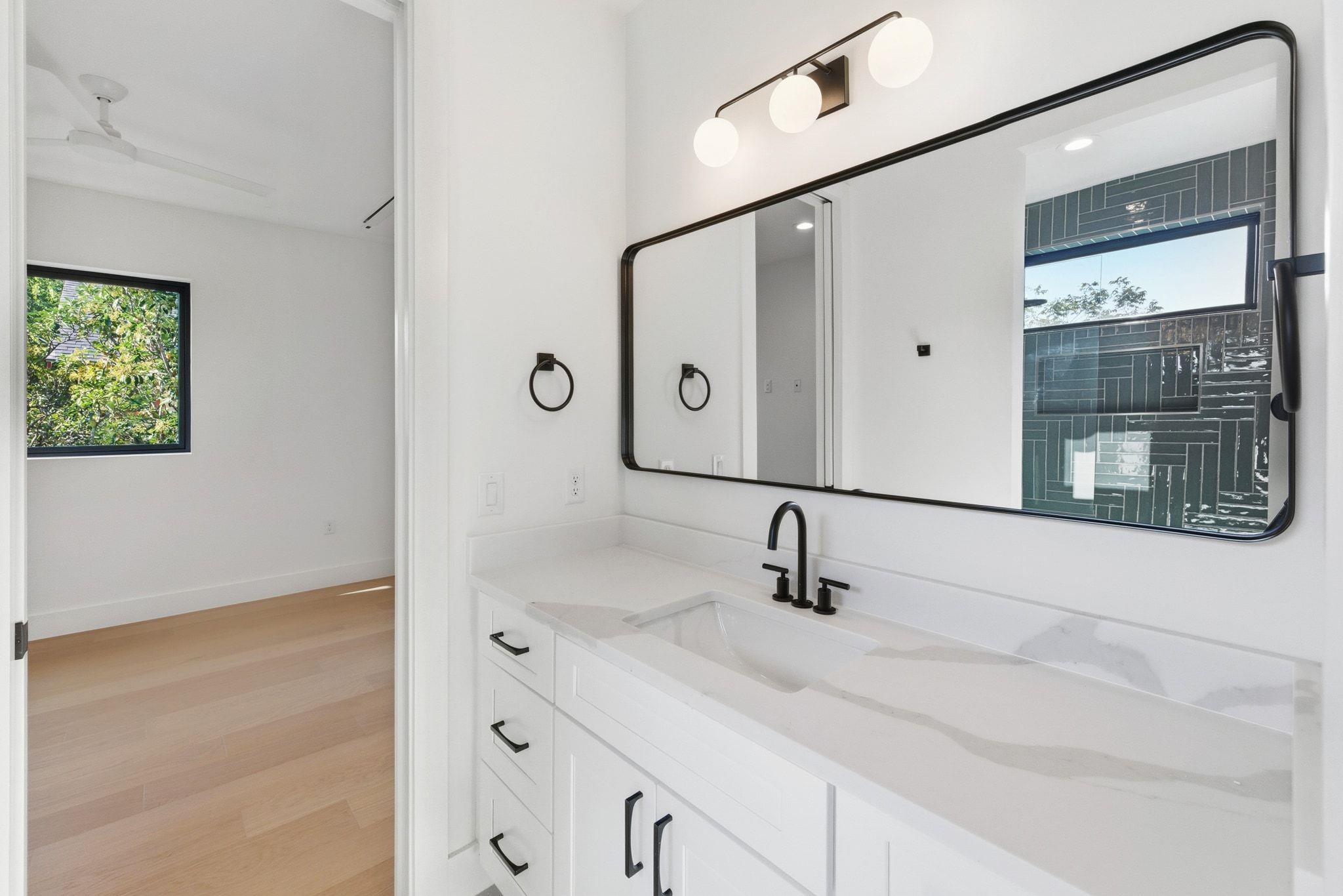 711 Kinney Ave, Austin, TX 78704