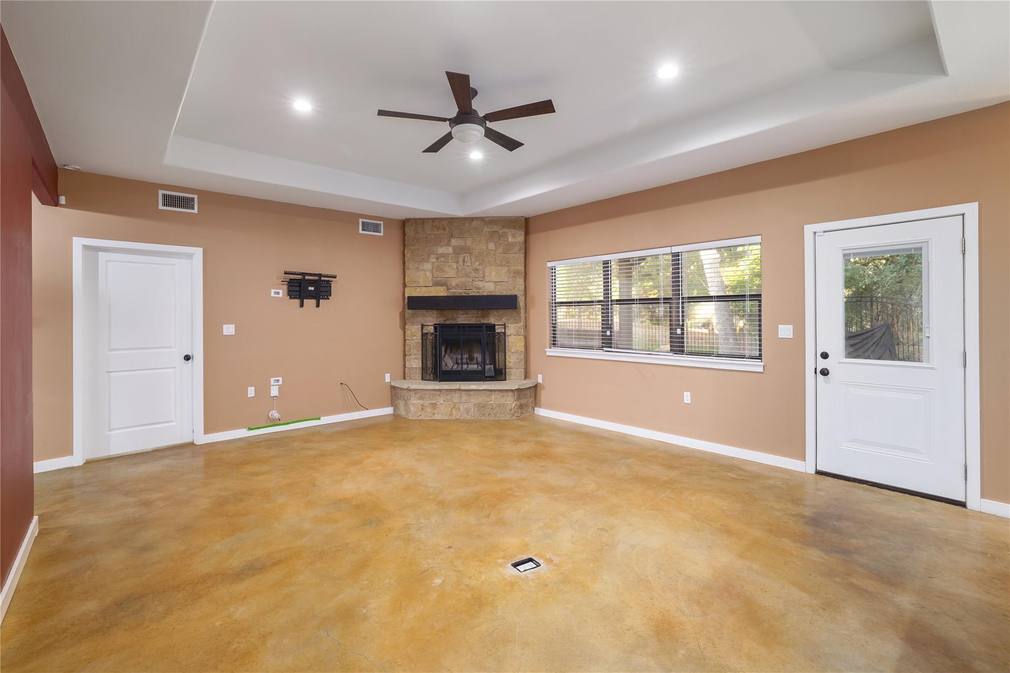 122 N Pohakea Dr, Bastrop, TX 78602