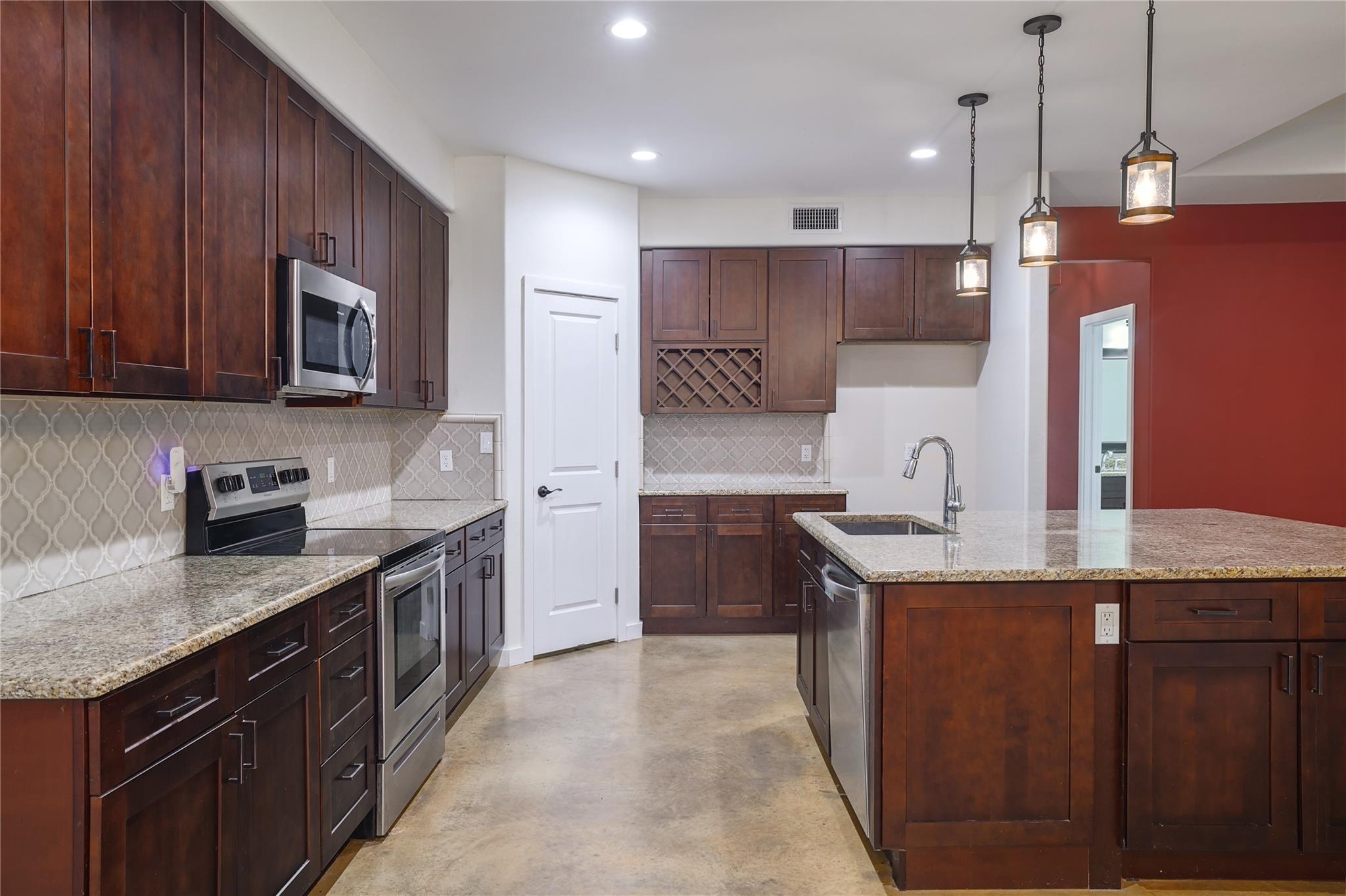 122 N Pohakea Dr, Bastrop, TX 78602