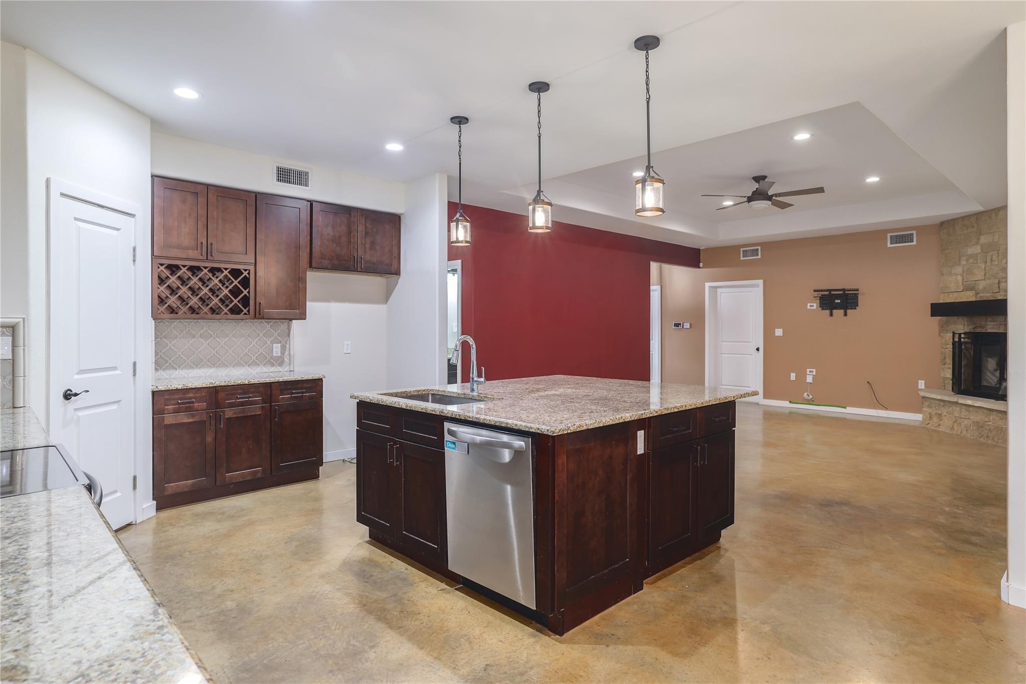 122 N Pohakea Dr, Bastrop, TX 78602